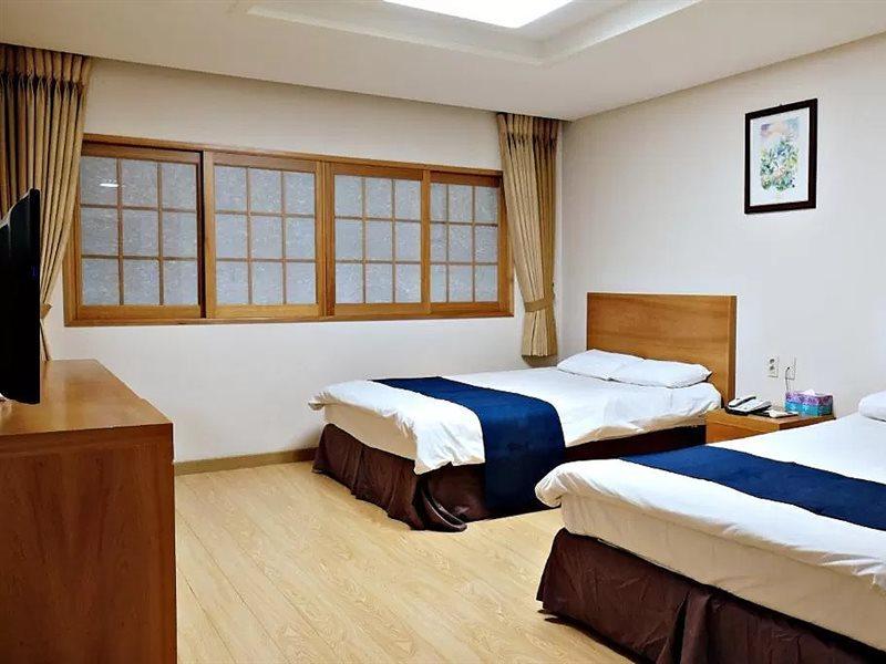 Jeju Parkside Tourist Hotel מראה חיצוני תמונה