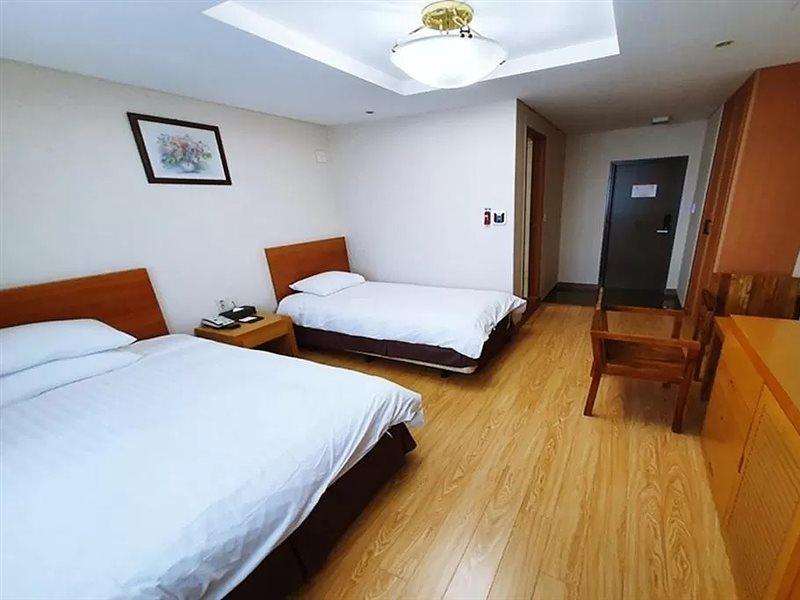 Jeju Parkside Tourist Hotel מראה חיצוני תמונה