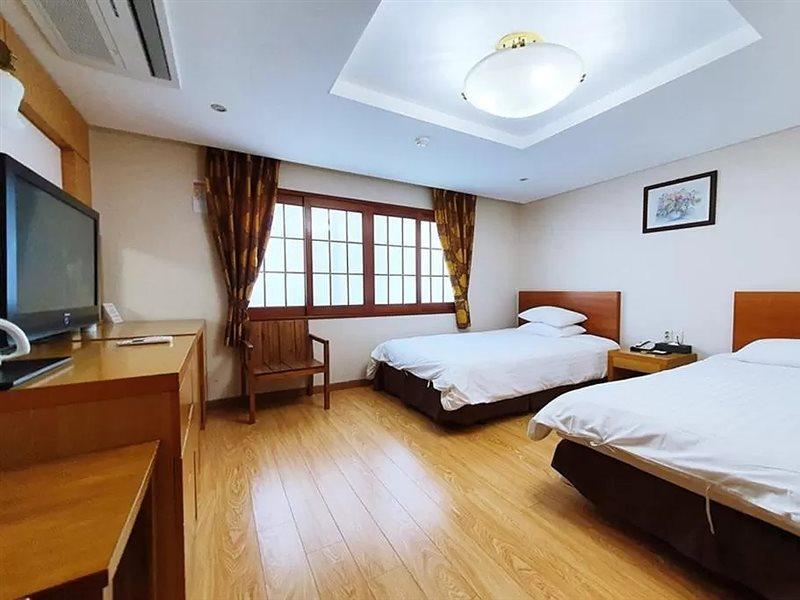 Jeju Parkside Tourist Hotel מראה חיצוני תמונה