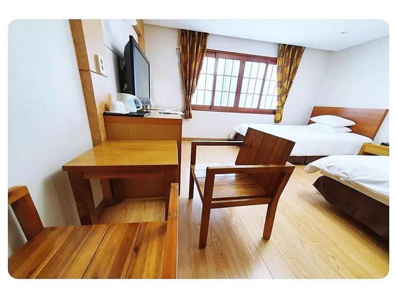 Jeju Parkside Tourist Hotel מראה חיצוני תמונה