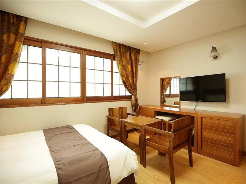 Jeju Parkside Tourist Hotel מראה חיצוני תמונה