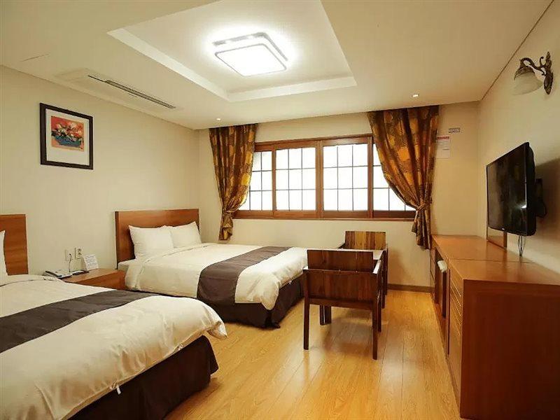 Jeju Parkside Tourist Hotel מראה חיצוני תמונה