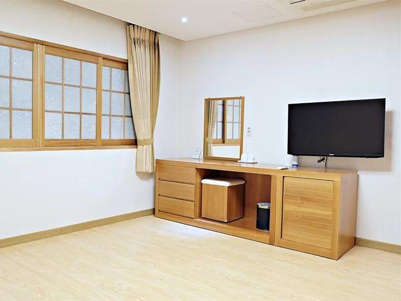 Jeju Parkside Tourist Hotel מראה חיצוני תמונה