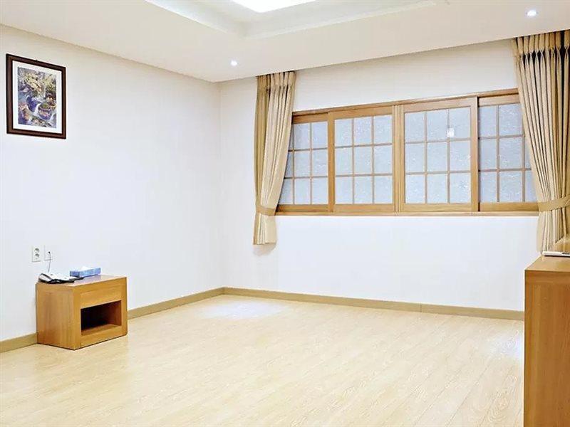 Jeju Parkside Tourist Hotel מראה חיצוני תמונה