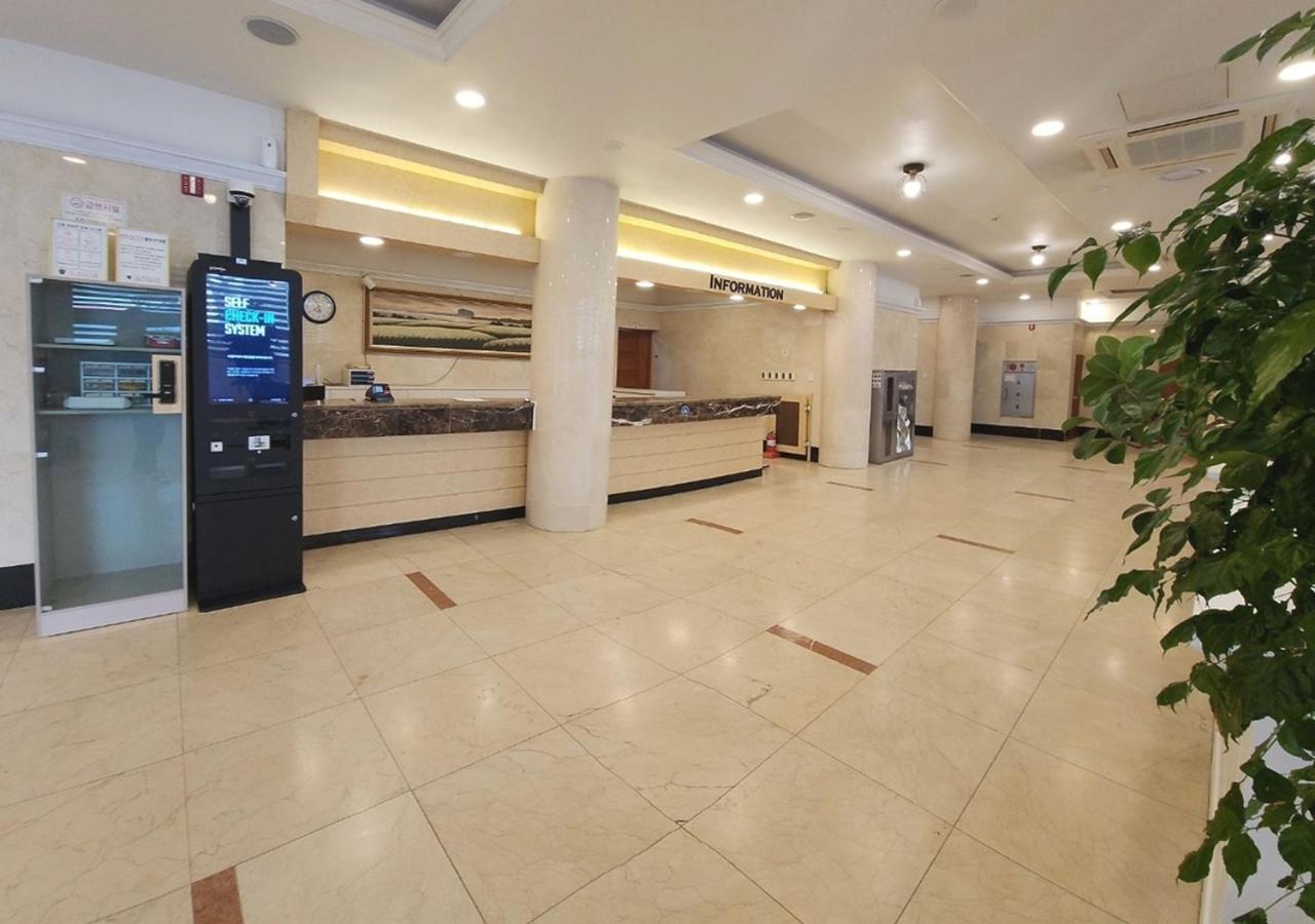 Jeju Parkside Tourist Hotel מראה חיצוני תמונה