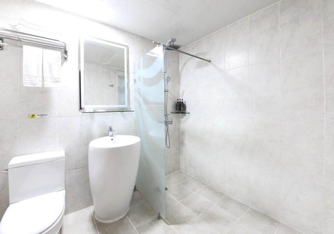 Jeju Parkside Tourist Hotel מראה חיצוני תמונה