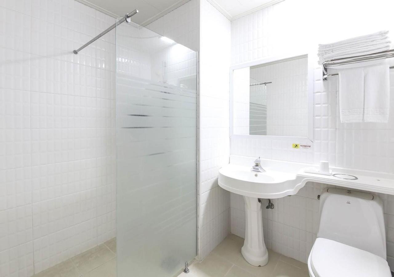 Jeju Parkside Tourist Hotel מראה חיצוני תמונה