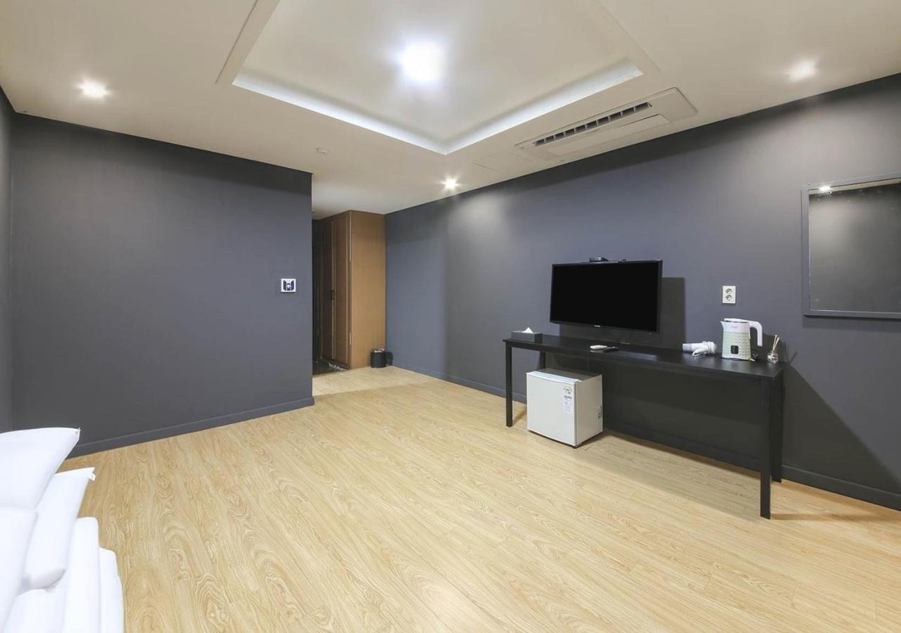 Jeju Parkside Tourist Hotel מראה חיצוני תמונה
