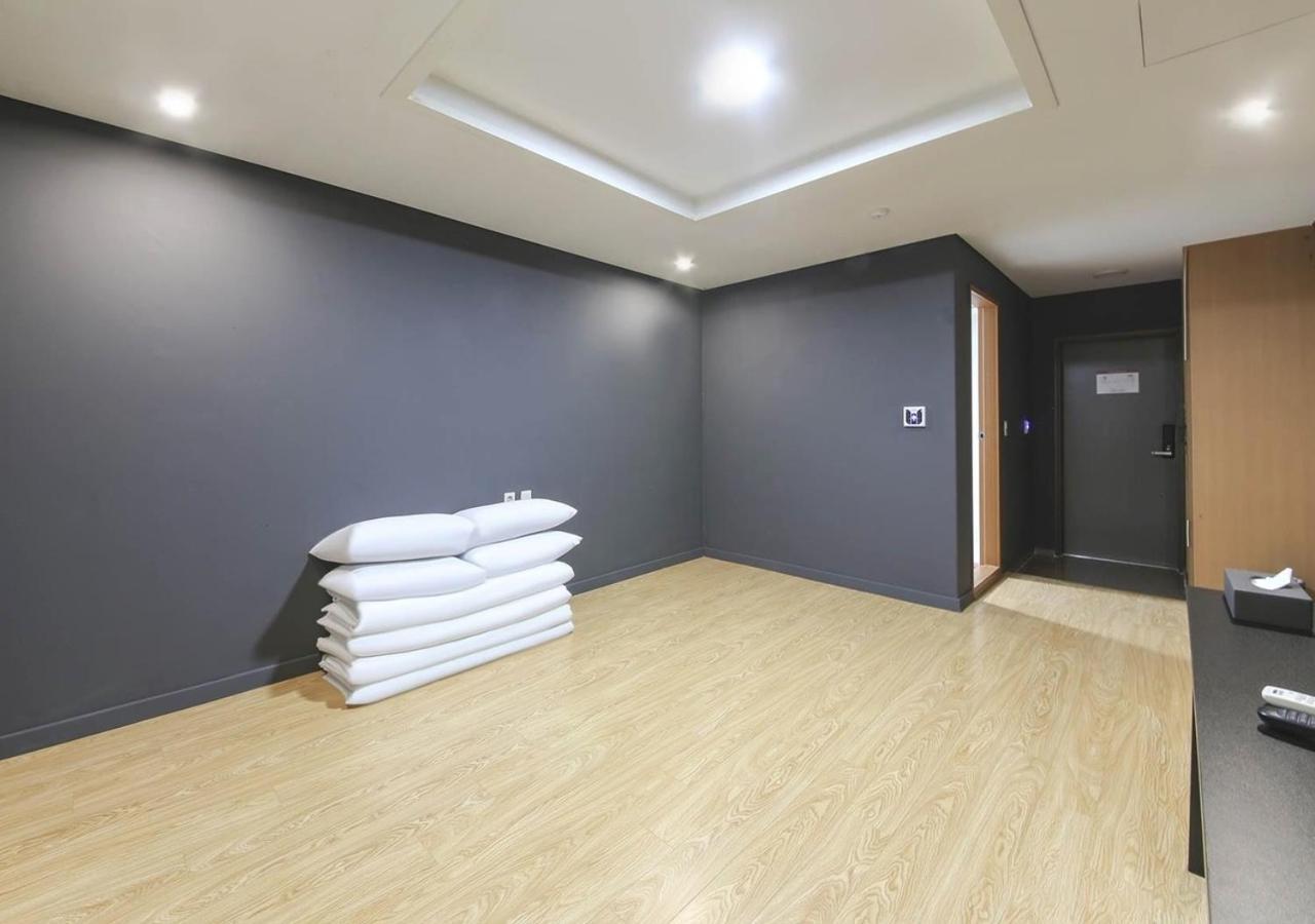 Jeju Parkside Tourist Hotel מראה חיצוני תמונה