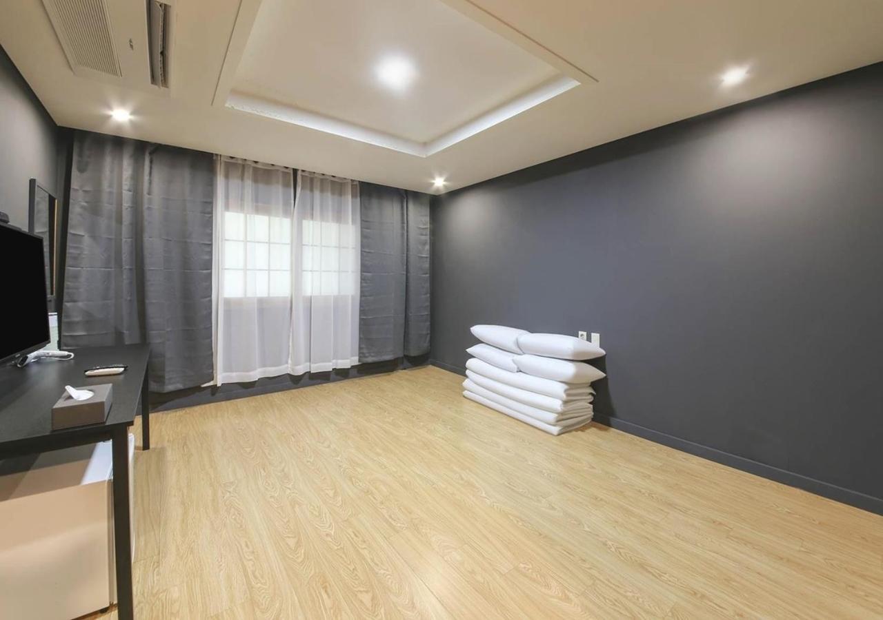 Jeju Parkside Tourist Hotel מראה חיצוני תמונה